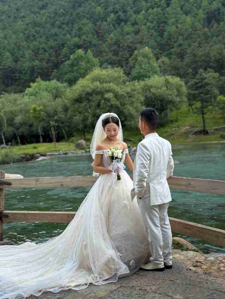 Jade Dragon Snow Mountain. Bride and Groom