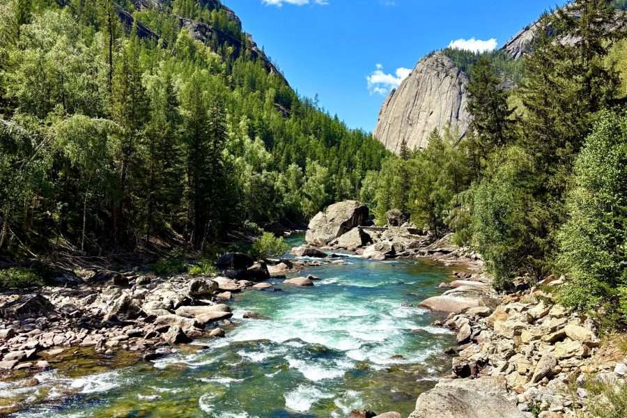 Scenic view of Keketuohai National Geopark with river and mountains.