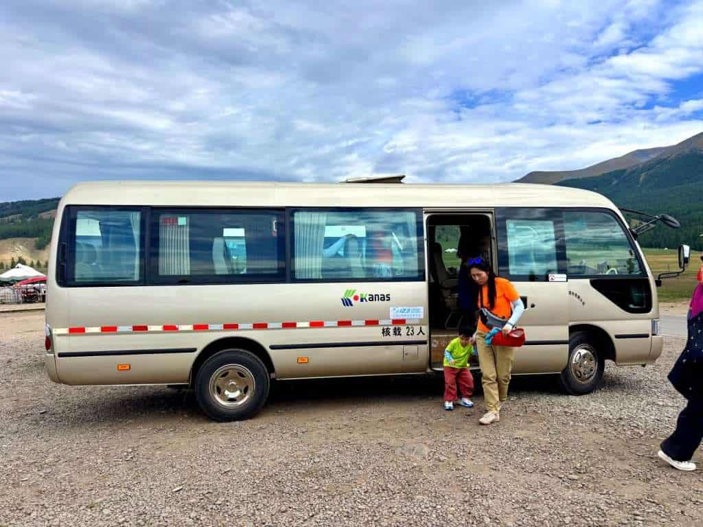 Minibus that shuttles between the Baihaba Tourist Centre and Yegende Caoyuan meadow grassland